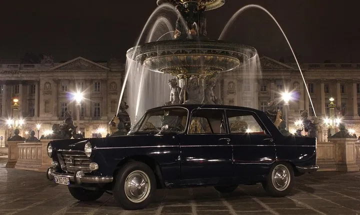 Paris Private Tour in a classic French Peugeot 404