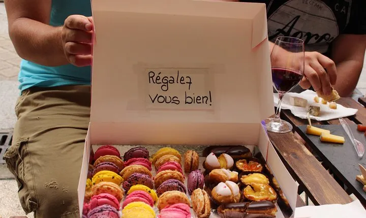 Small Group Tour - Paris Sweet Tooth Stroll