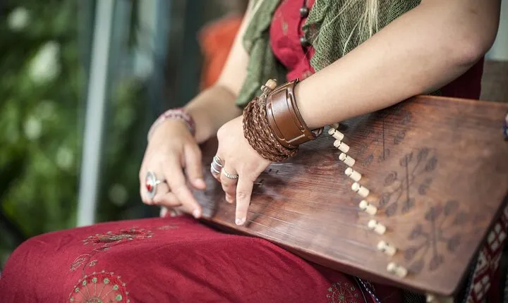 Magical sounds of the Kokle - Learn how to play it