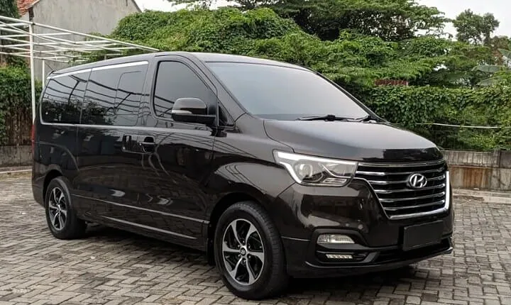 Private Transfer Bariloche or Villa La Angostura to Bariloche Airport BRC by van