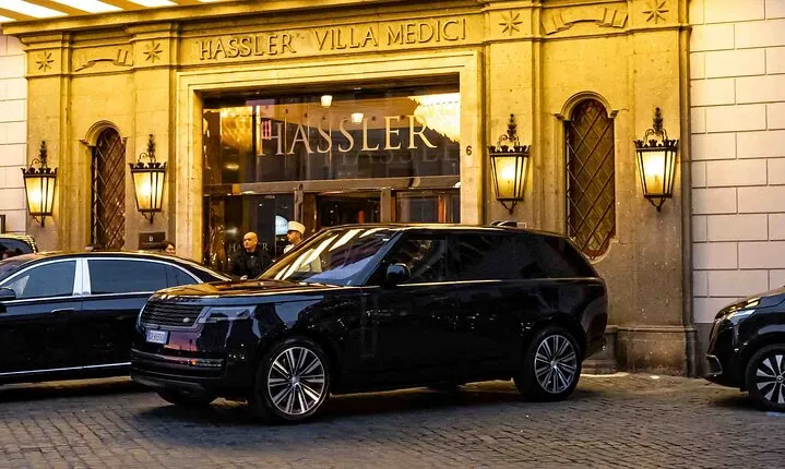 Private airport transfer Range Rover Vogue LWB