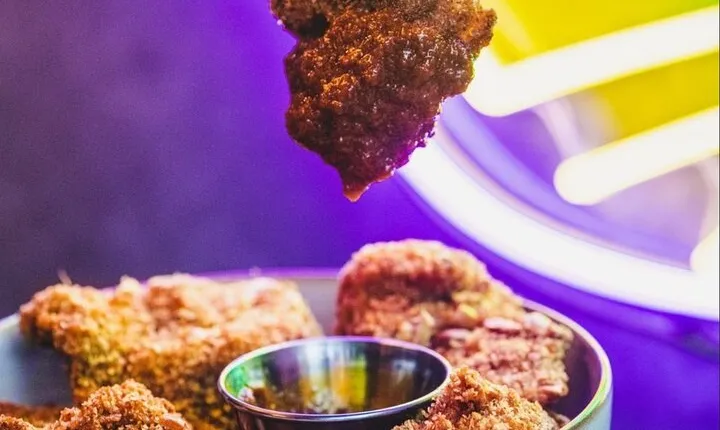 Discovery Tour of Aada Afro and Soul Cuisine in Montreuil