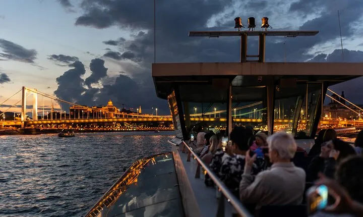 Budapest Danube River Sightseeing Night Cruise with Drinks