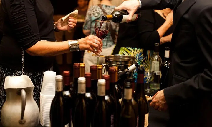 Wine Class and Tasting in Milan - Small Group