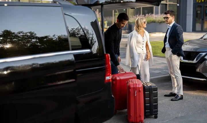 Private Taxi Transfer from London to Gatwick Airport
