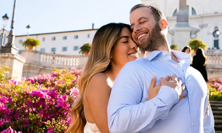 Rome: 1-Hour Private Photo Shoot for Family, Couples or Solo