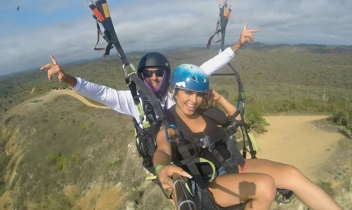 Full-Day Montañita Tour with Paragliding