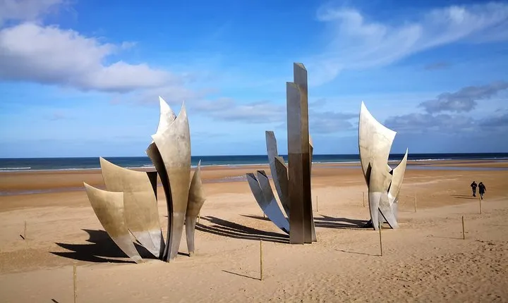 OMAHA Beach - Day trip from Paris to Normandy in a small group (3/7 pax)