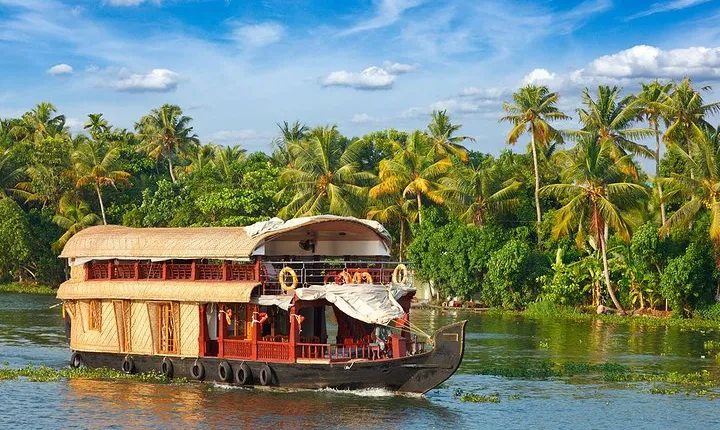 5 Day Kerala Private houseboat incl. Resort, Hotel, Cab Tourved