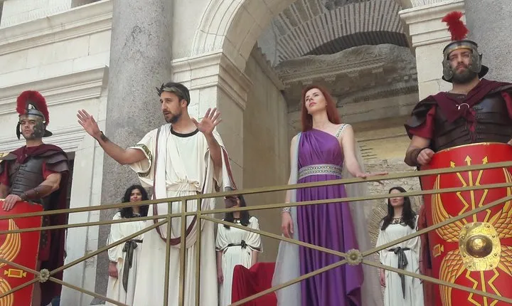 SPLIT-PRIVATE Walking Tour for History Lovers with 'Emperor'