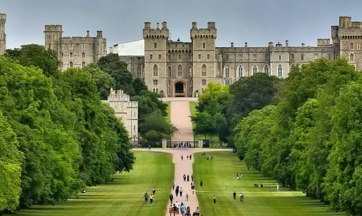 Windsor Castle Half Day Trip from London by Luxury Coach