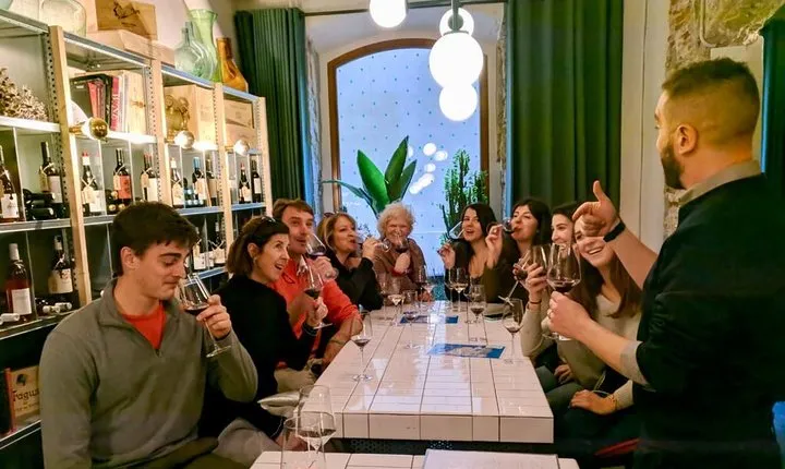 Born to Eat: Gourmet Tapas & Wine Small Group Tour in Old Barcelona