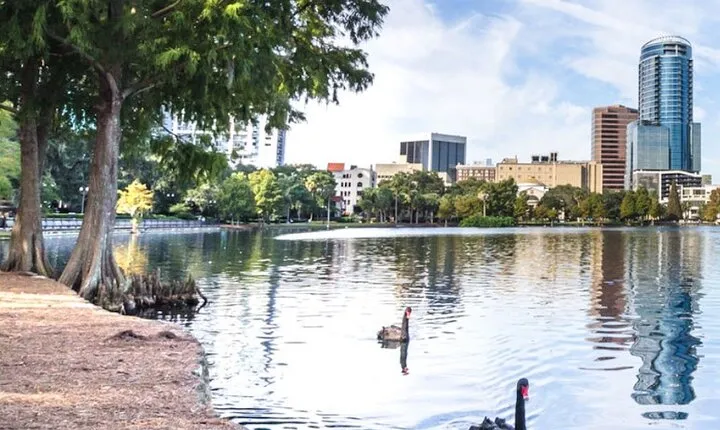 Self-Guided Walking Audio Tour around Lake Eola in Orlando