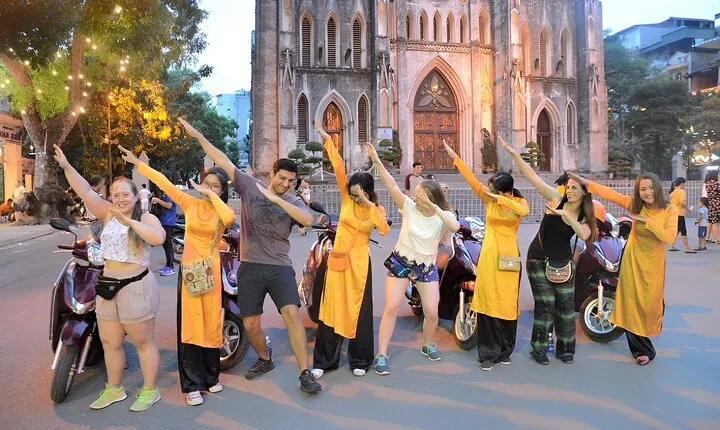 Hanoi Motorbike Evening Food Tour