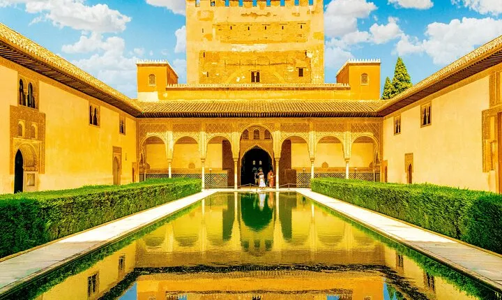 Skip-the-line Alhambra and Nasrid Palace Tour in Granada