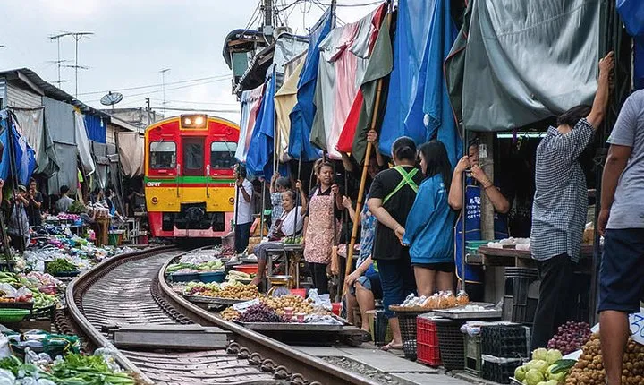 Floating Market and Death Railway SIC Tour