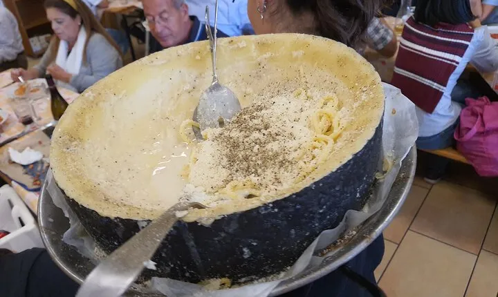 Tasty Prati and Vatican Neighborhood Wine and Food Tour