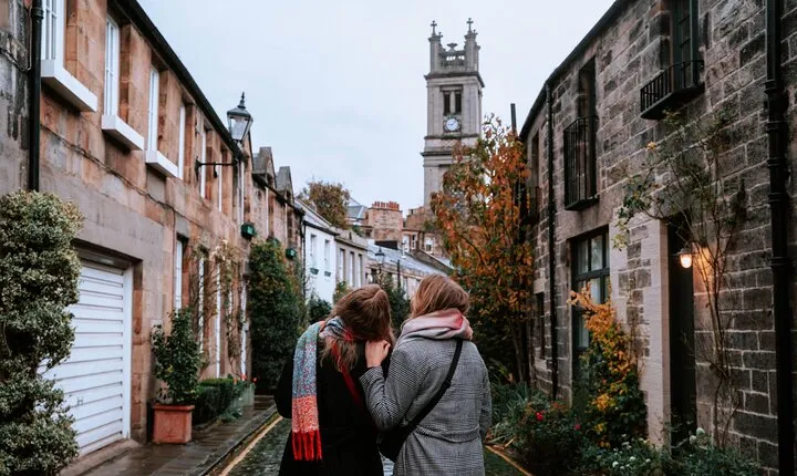 Elegant Professional Private Photoshoot Tour in Edinburgh