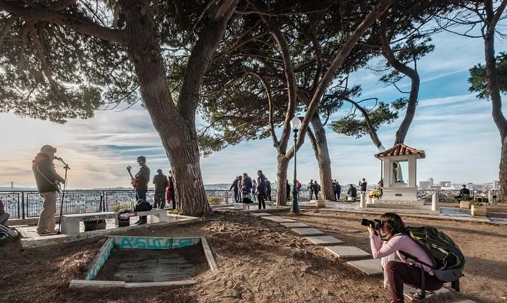 Private Tour - Lisbon Walking Tour with a Photographer