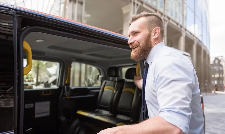 1 to 8 People Private Transfer from Dublin Airport to City Centre