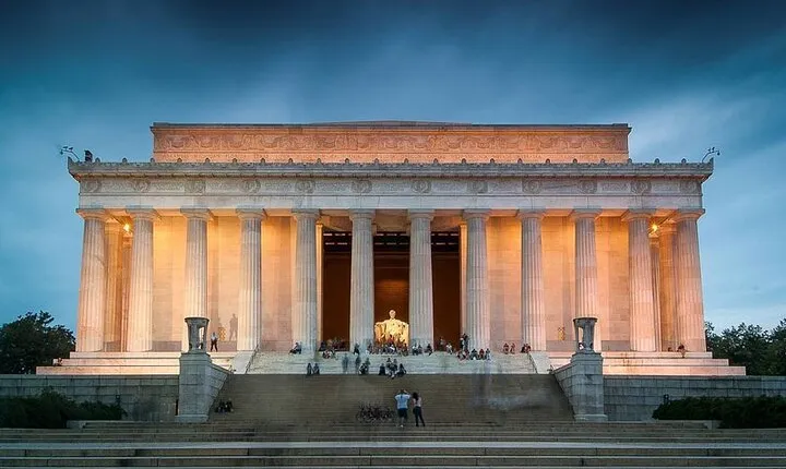 Washington DC Night-Time City Bus Tour with Optional Mount Vernon