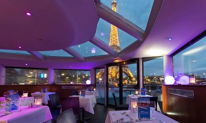 Seine River Dinner Cruise with Live Singer by VIP Yacht de Paris