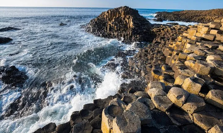 Giant’s Causeway and Titanic Experience from Belfast Port 