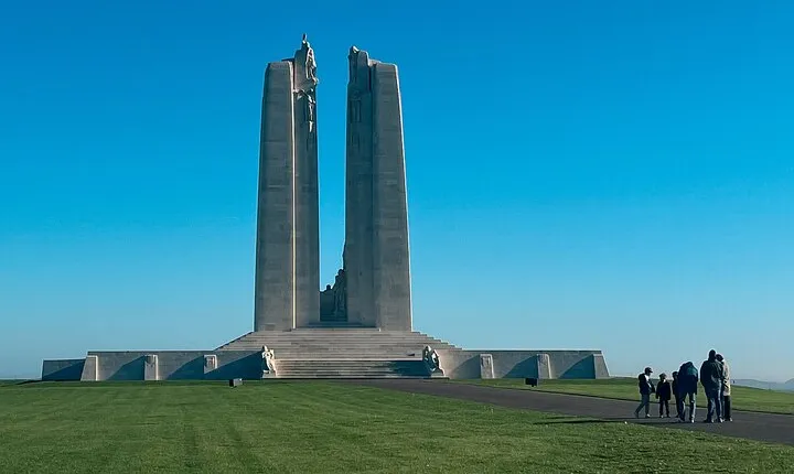 Vimy Ridge World War 1 Battlefields Private Tour from Paris