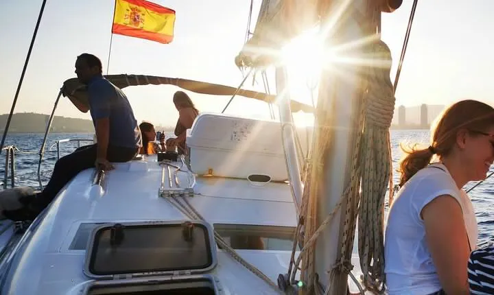 Bike and Sailing Tour in Barcelona