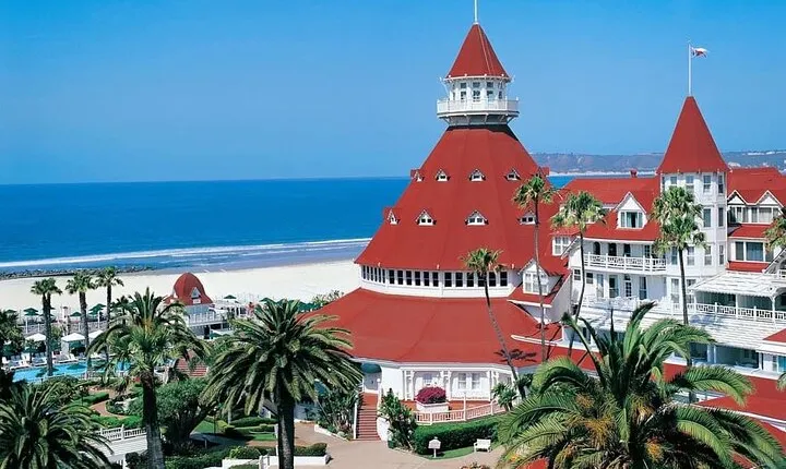 Private Tour to the Beach and shopping in San Diego