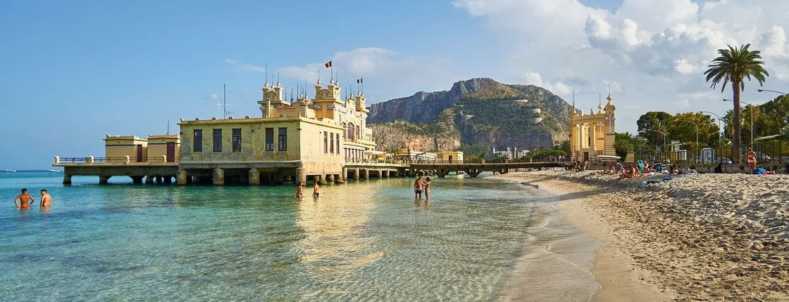 Shuttle bus roundtrip ticket from Palermo to Mondello