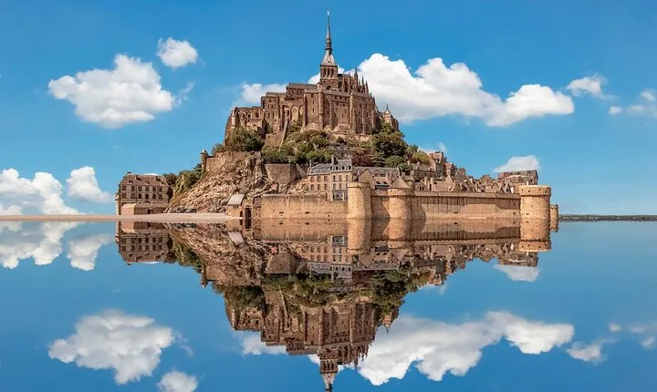 Mont Saint-Michel with Calvados Tasting Private Tour from Paris