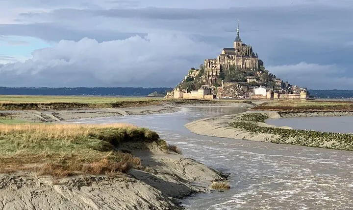 Mont St Michel Guided Day Trip from Paris in Minivan