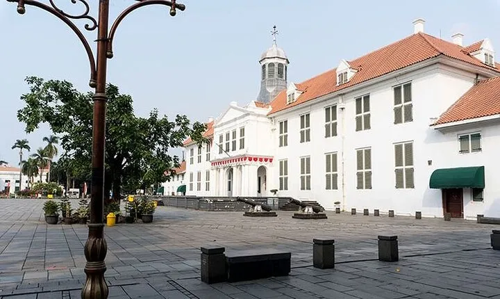 Enjoy The History Of Jakarta Now and Past
