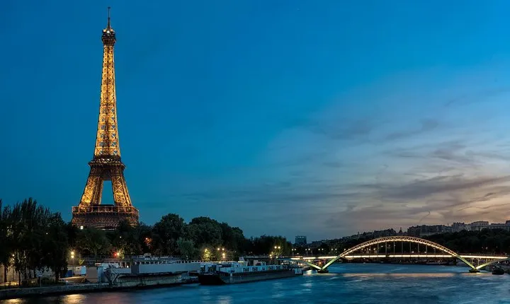 Seine Dinner Cruise and Eiffel Tower Summit Private Tour