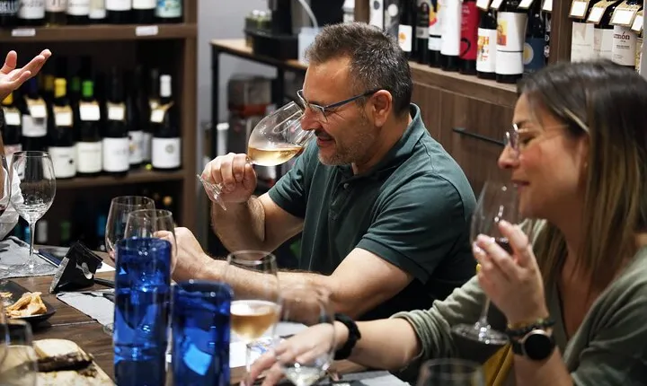 Top 5 Spanish Wines Tasting in Malaga - Fun Masterclass