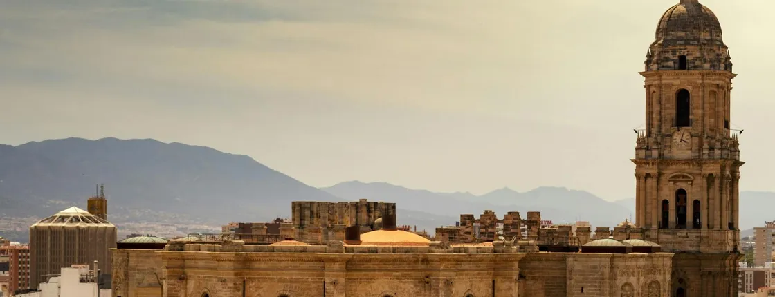 Guided tour to Malaga's photogenic places with a local