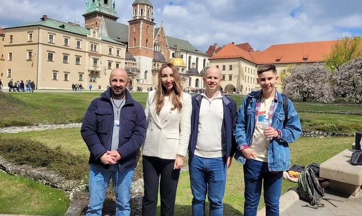 Krakow Cathedral Church and Wawel Castle tour in a group