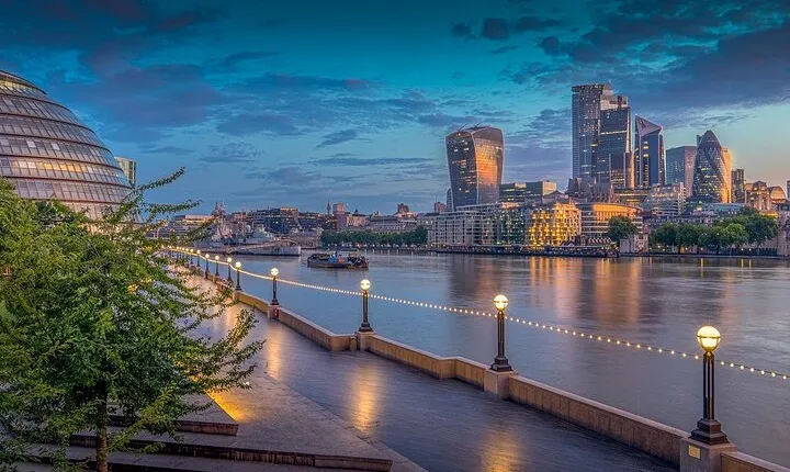Private full day tour of London from Paris
