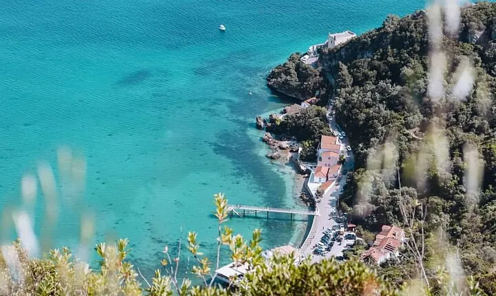 Lisbon: Arrábida & Sesimbra Tour – Wine, Nature & Beaches