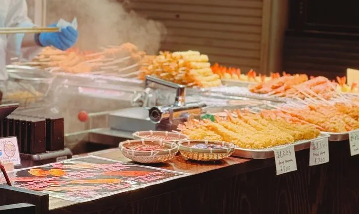 Nishiki Market Private Tour with 3 Food Tastings