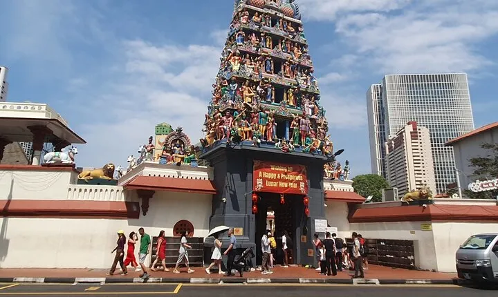 Singapore City Guided Group Tour By Car and Walk