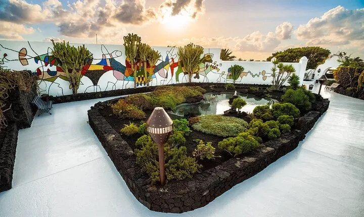 Tour of the César Manrique Foundation and Teguise Market