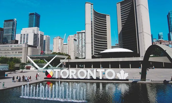 Half Day Private Tour In Toronto With A Local