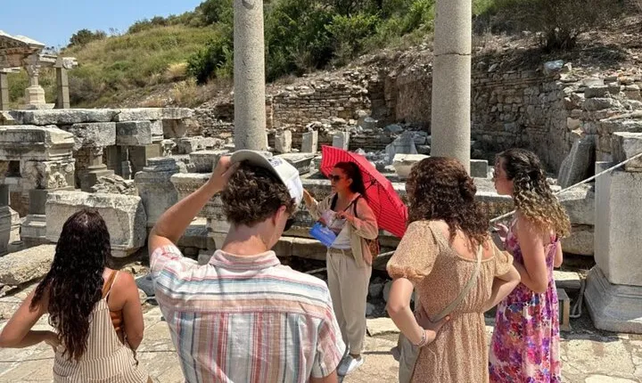 SKIP-THE-LINE: BEST OF EPHESUS PRIVATE TOUR with Lunch & Entrance