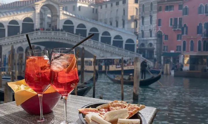Venice Sunset Walking Tour with Local Bites and Drinks