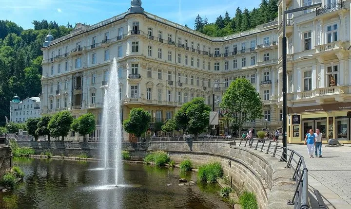 Private Karlovy Vary trip from Prague with glassworks All-Incl.