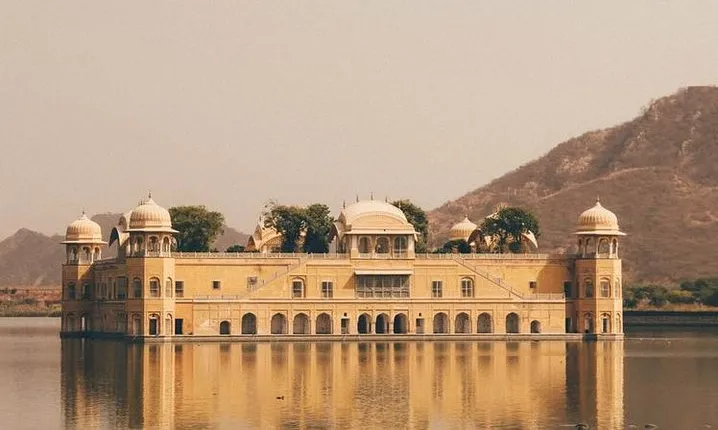 Private overnight tour of jaipur with car and driver 