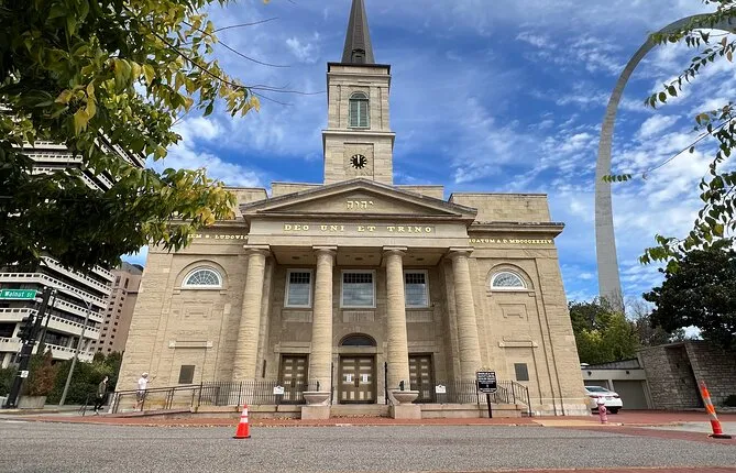 Downtown Saint Louis Walking Tour