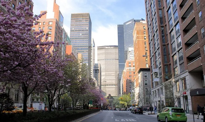 Breakfast at Tiffany's Movie Locations Private Tour in New York